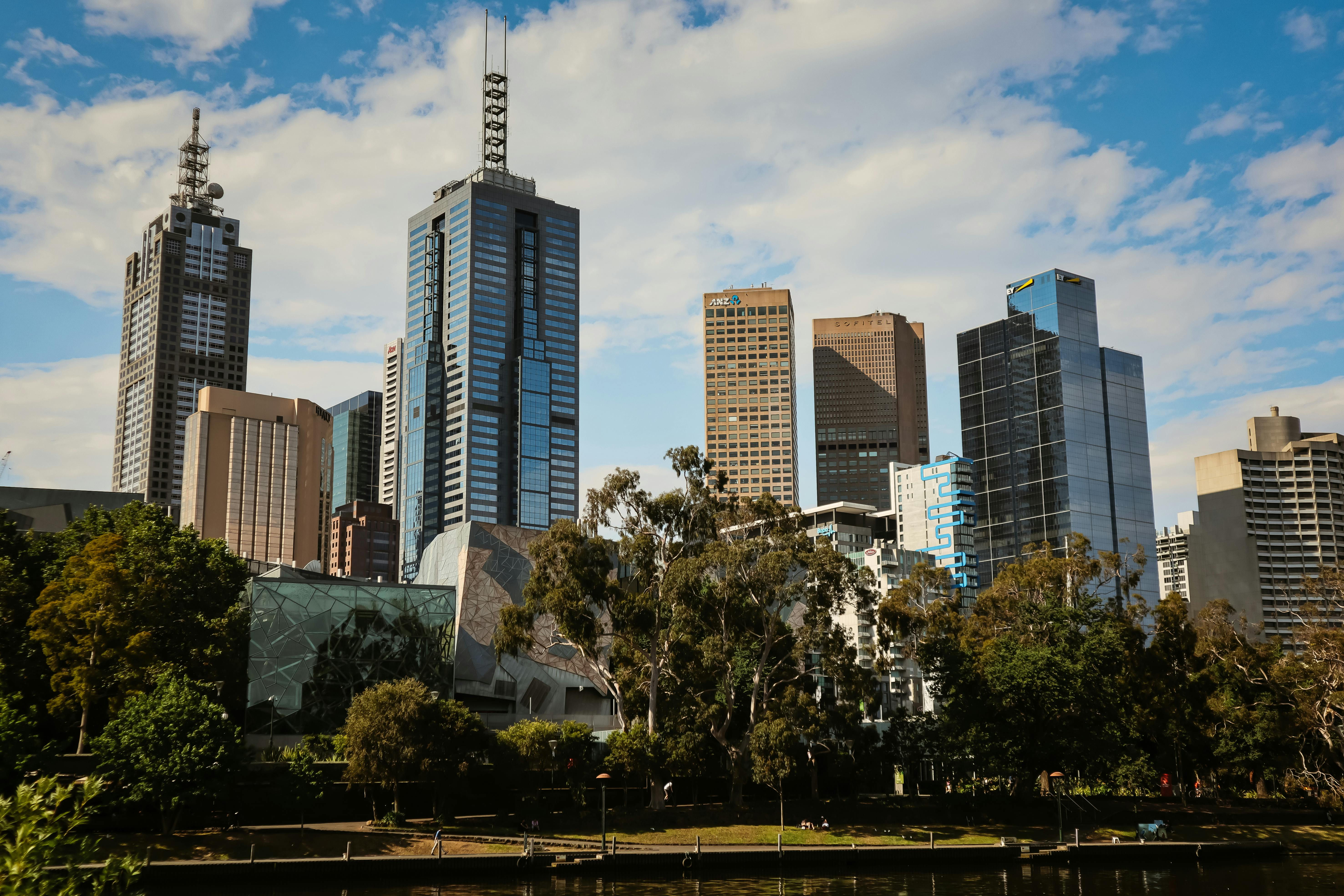 Melbourne city skyline and Yarra River - weight loss surgery location in Melbourne VIC